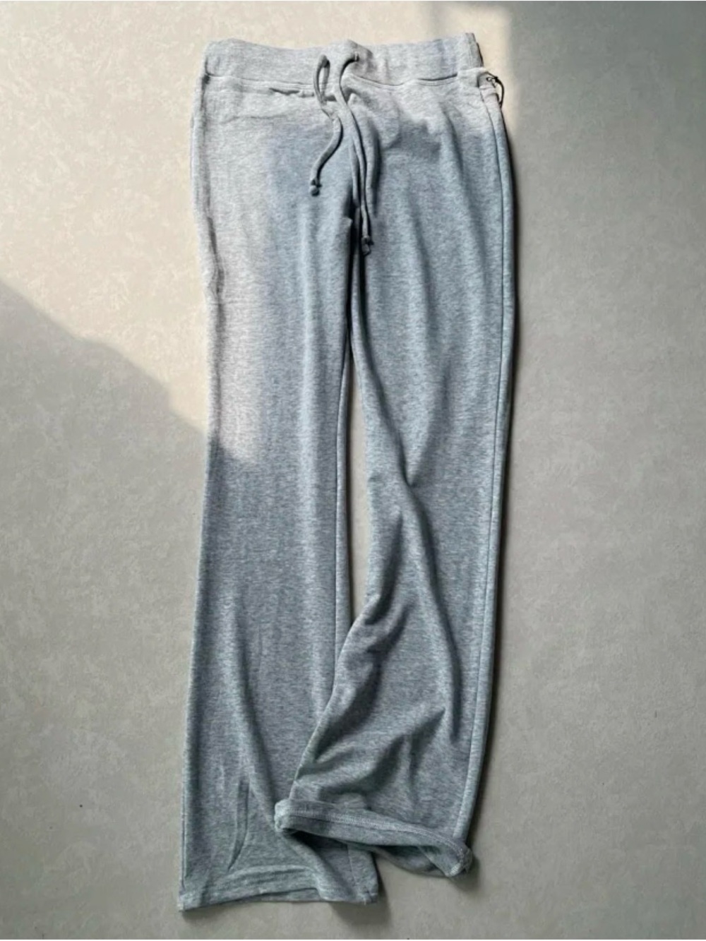 ALO Yoga Straight Leg Sweatpants in Heather Gray